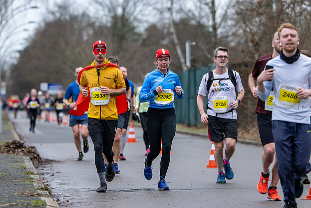 Berlin New Year's Eve Run: Runners 2022 shortly before the finish line @ SCC EVENTS / Tilo Wiedensohler